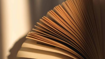 pengertian-majas-litotes-scaled-7075957-1374647-jpg