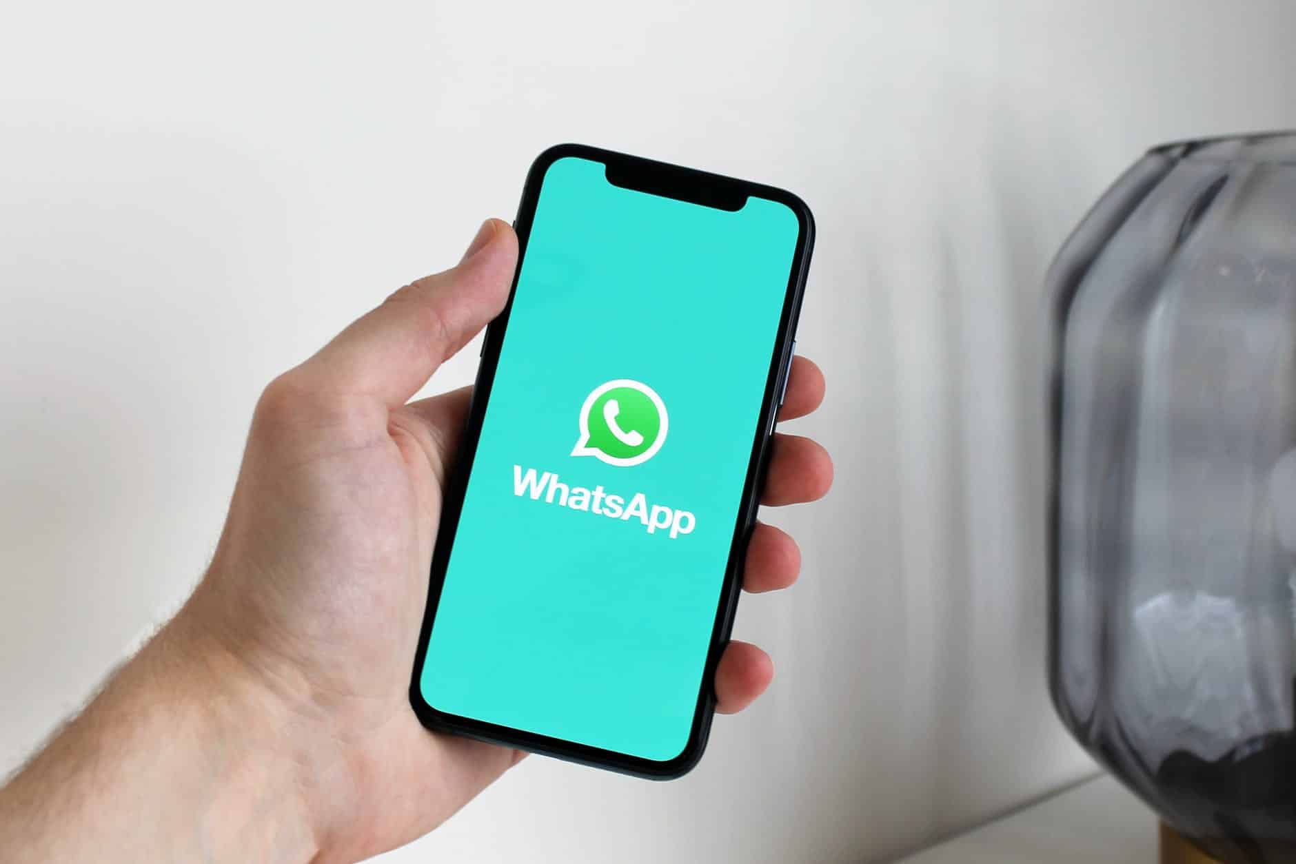 terkoneksi-dengan-smartphone-4313237