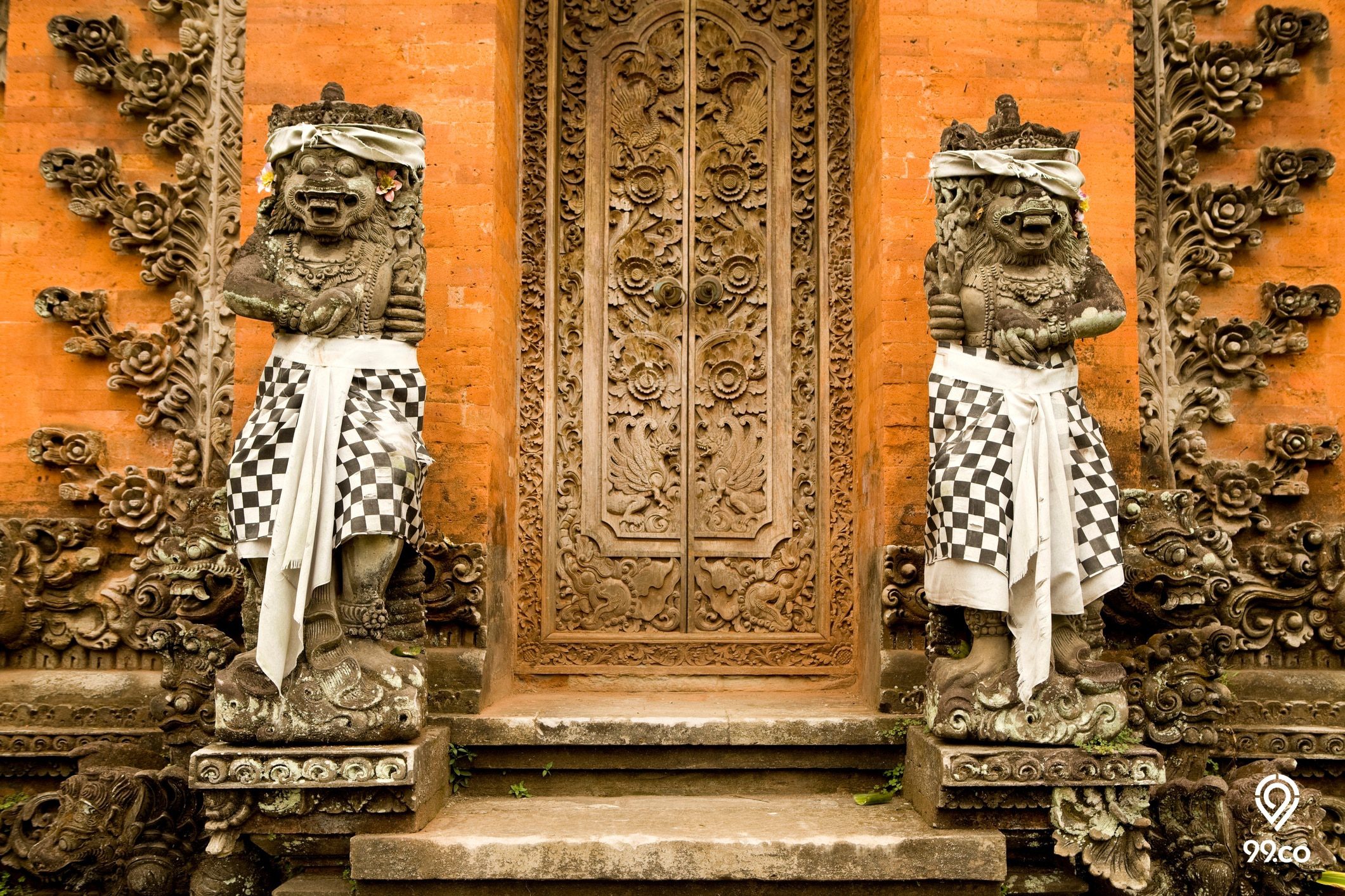 gapura-merupakan-pintu-masuk-8833776