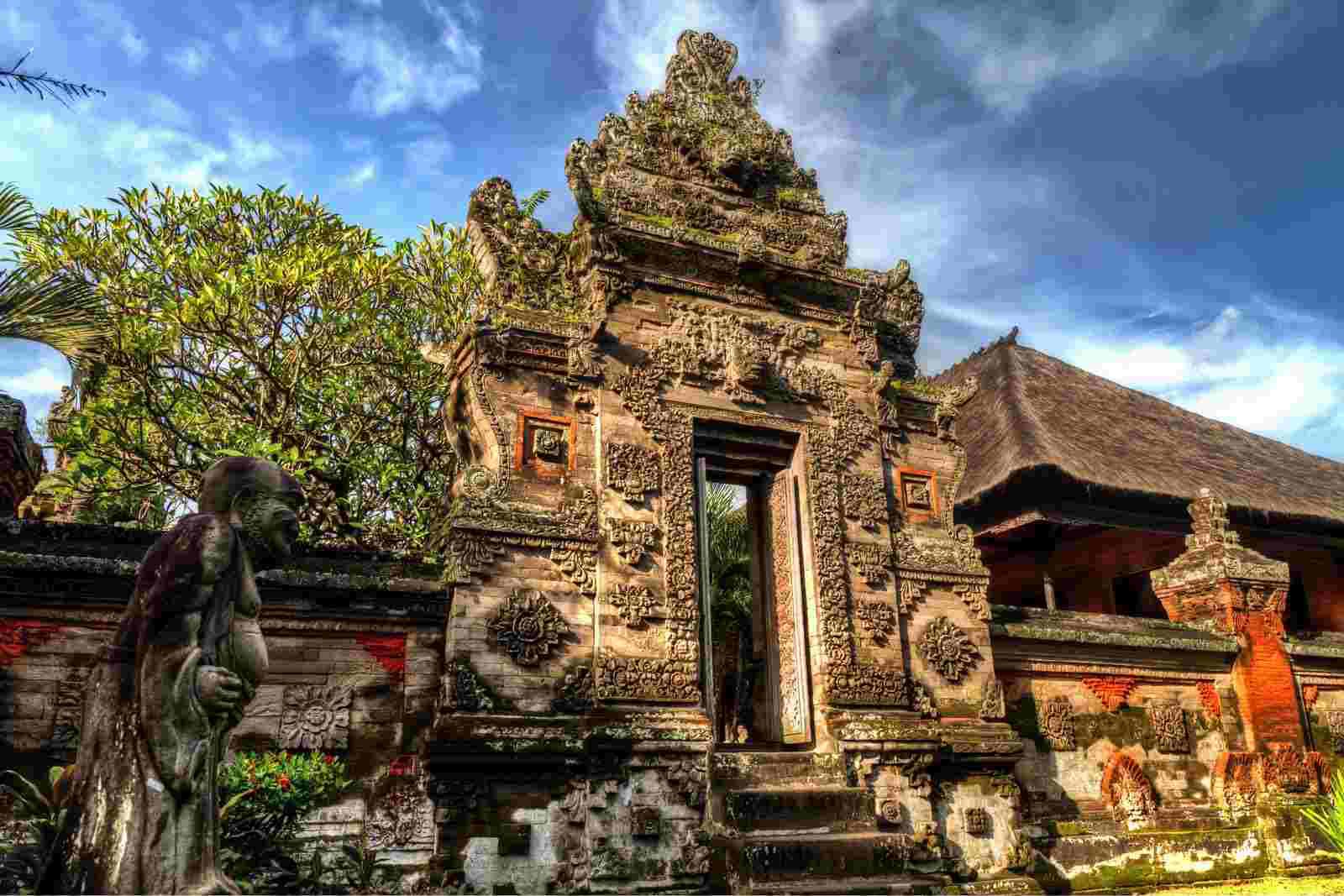 komplek-rumah-dibangun-di-dalam-pagar-tembok-4512595