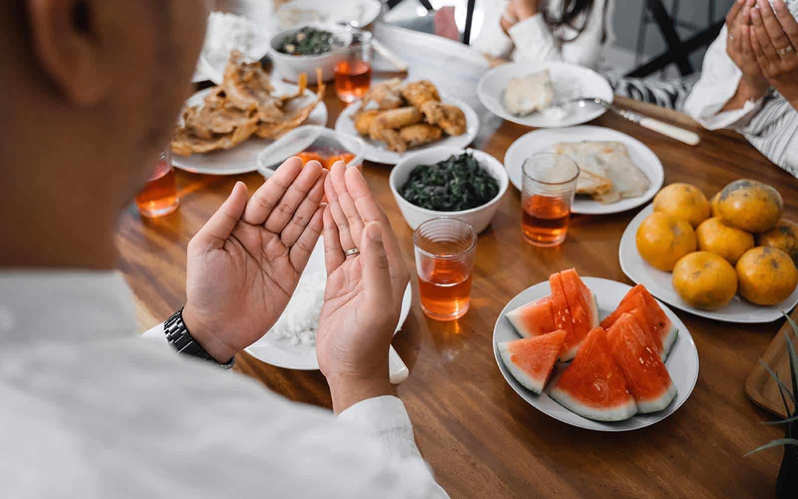 membaca-doa-berbuka-puasa-2767588