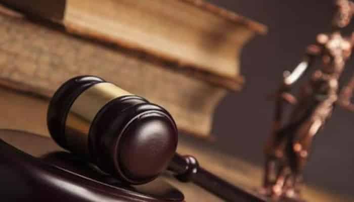 moral-dan-hukum-1205310