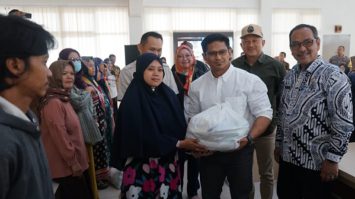 selenggarakan-operasi-pasar-murah-disperindag-jabar-menyasar-125-ribu-keluarga-tak-mampu-6947085-3057708-jpg