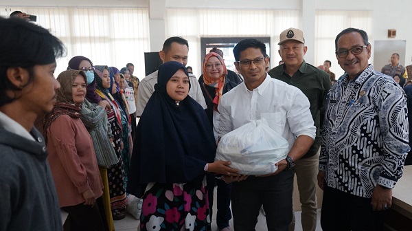 selenggarakan-operasi-pasar-murah-disperindag-jabar-menyasar-125-ribu-keluarga-tak-mampu-6947085-3057708-jpg