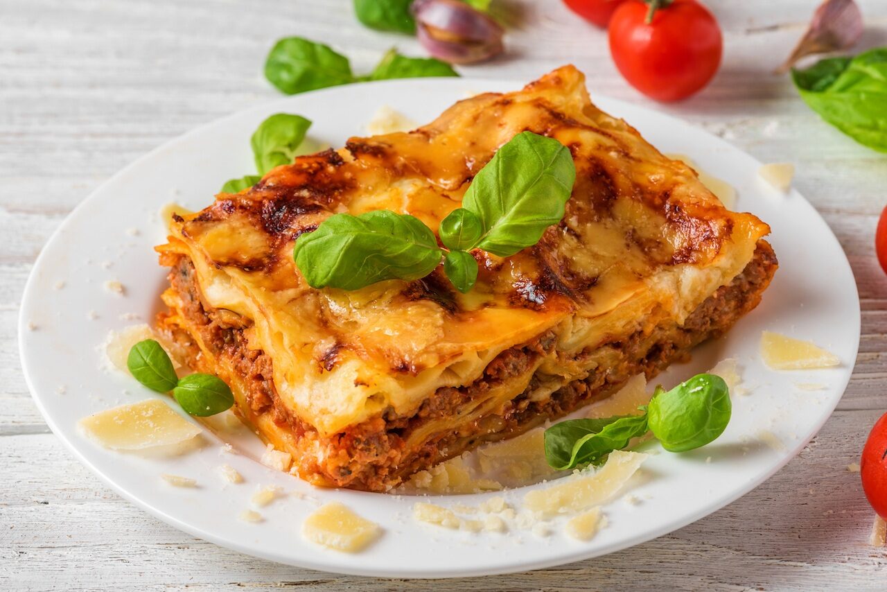 lasagna-piring-putih-2209250