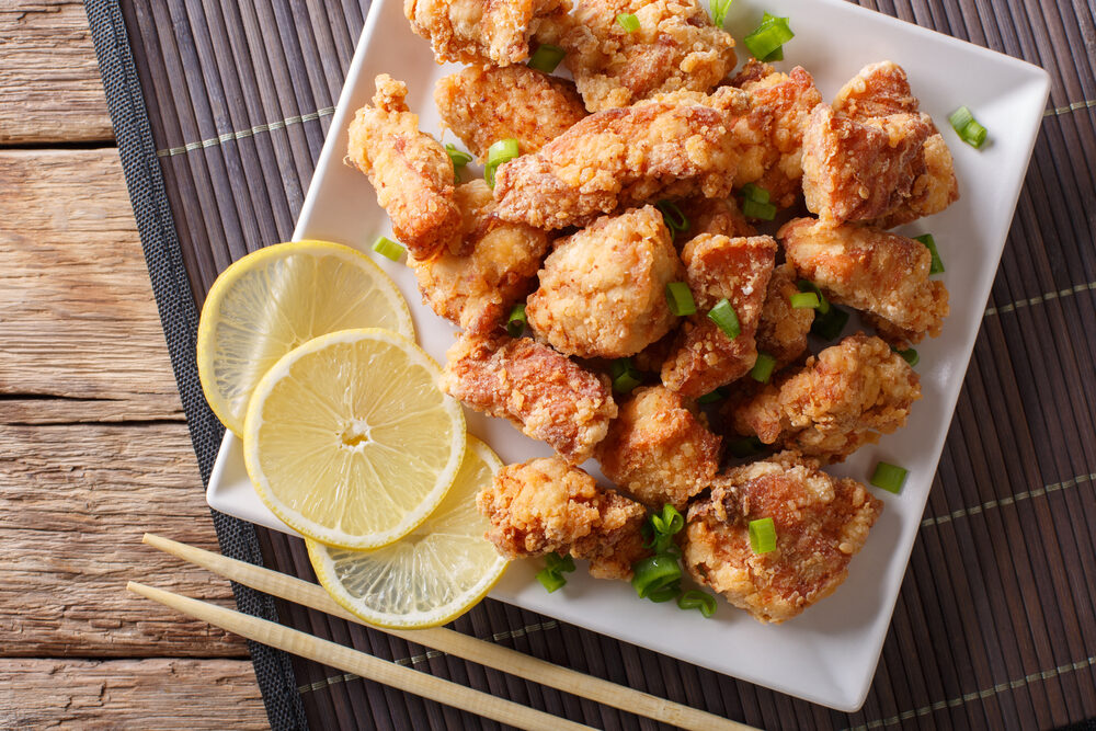 karaage-japanesestylefriedchickencloseupontheplate