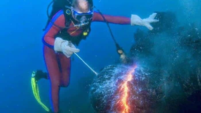 gunung-api-di-dalam-laut-7010265