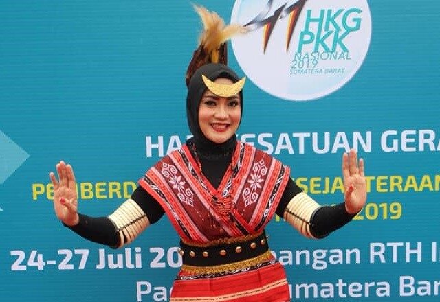 pakaian-adat-perempuan-suku-tanimbar-9250961