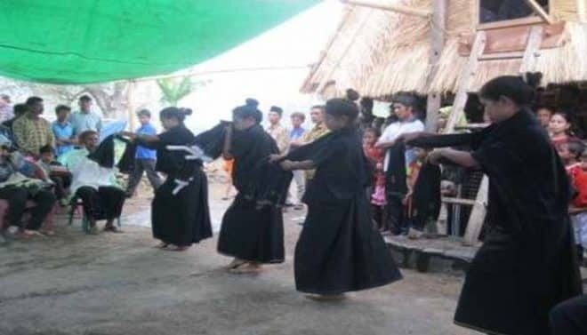 upacara-adat-suku-donggo-2159521