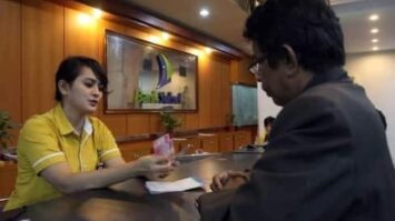 teller-bank-6289107-2468032-jpg