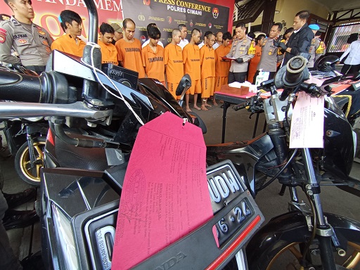 curanm0r-3310160-8476531-jpeg