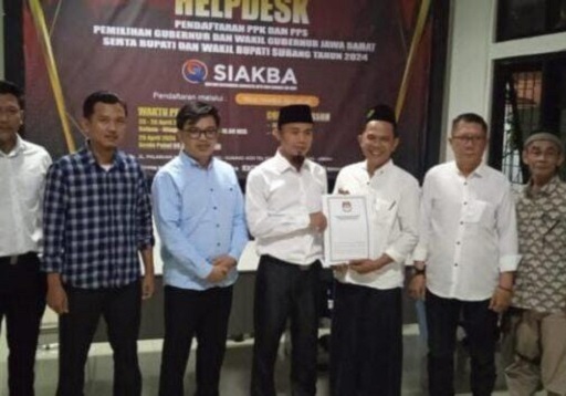 pasangan-agus-eko-sujaka-saat-mendaftar-dan-menyerahkan-persyaratan-ke-kantor-kpu-subang-5999991-5079923-jpeg