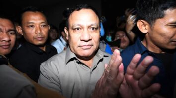 syl-ngaku-serahkan-rp-13-m-ke-firli-bahuri-polisi-sudah-ada-di-bap-7270345-8399414-jpg
