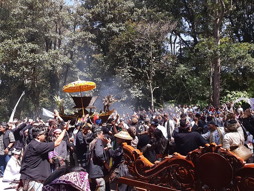 tangkuban-9953908-8757155-jpeg