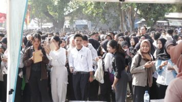 ribuan-pencari-kerja-serbu-job-fair-disnakertrans-subang-2722400-7897986-jpeg