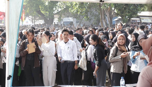 ribuan-pencari-kerja-serbu-job-fair-disnakertrans-subang-2722400-7897986-jpeg