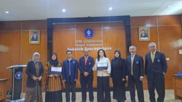sukses-di-sidang-promosi-olih-solihin-dapat-gelar-doktor-dari-ipb-university-bogor-4554004-3145252-jpg