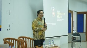 wakil-rektor-i-um-bandung-hendar-riyadi-memberikan-pemaparan-terkait-kurikulum-obe-dalam-workshop-yang-digelar-di-universitas-muhammadiyah-bandung-kamis-257-putra-wahyu-purnomoradar-bandung-2707925-14