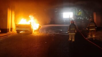 sedan-terbakar-6416763-4919538-jpeg