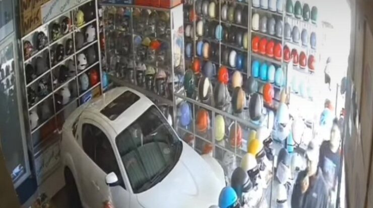 polisi-palsu-9093463-3263951-jpg