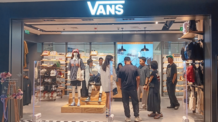 vans-2-5802145-6566661-png