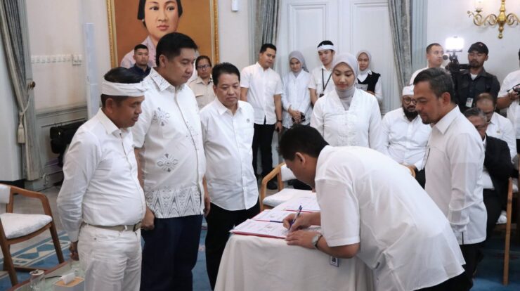 bank-bjb-tandatangani-mou-dengan-pemprov-jabar-dan-bp-tapera-terkait-dukungan-pembiayaan-perumahan-bagi-pegawai-pemerintah-provinsi-jawa-barat-scaled-3880306-9955435-jpeg