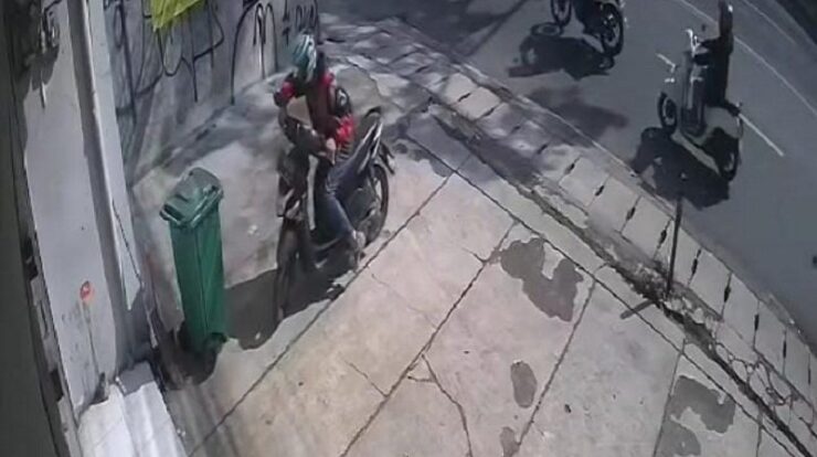 cctv-curi-3833107-2618896-jpg