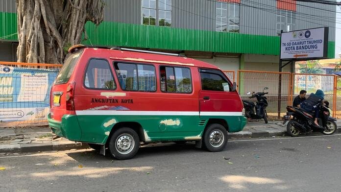 angkot-9555202-1631889-jpeg