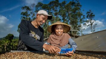 konsisten-berdayakan-umkm-antar-bri-raih-penghargaan-pilar-sosial-katadata-esg-index-awards-2025-8488716-6393608-jpeg