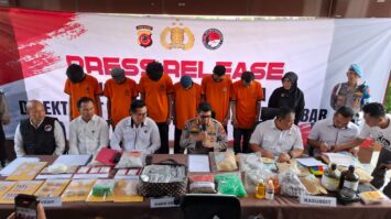 polda-jabar-bongkar-257-kasus-narkoba-selama-september-317-tersangka-diamankan-5618263-9719033-jpeg