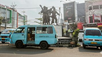 angkot-3938699-8221417-jpg