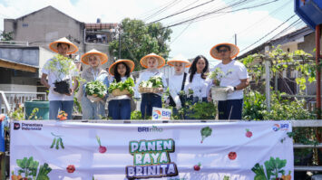 bri-peduli-peringati-hari-pangan-sedunia-dengan-panen-raya-brinita-wujudkan-ketahanan-pangan-di-perkotaan-2086256-6329195-jpeg