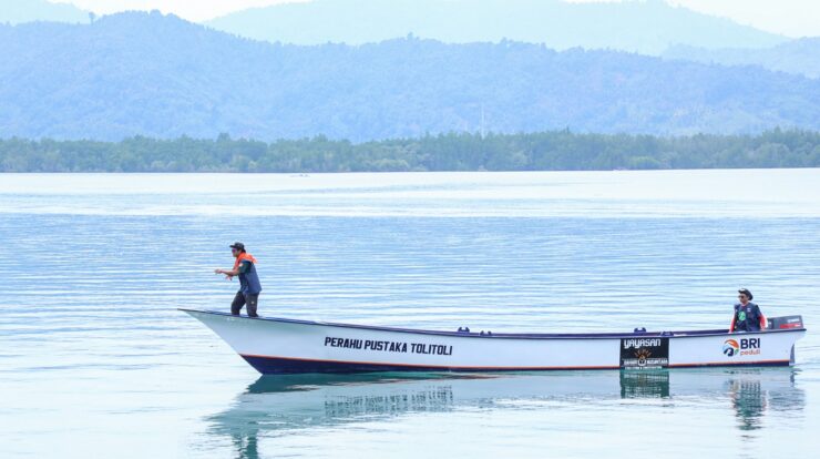 bri-peduli-salurkan-perahu-literasi-dorong-peningkatan-kualitas-pendidikan-di-wilayah-pesisir-tolitoli-2269471-9631483-jpeg