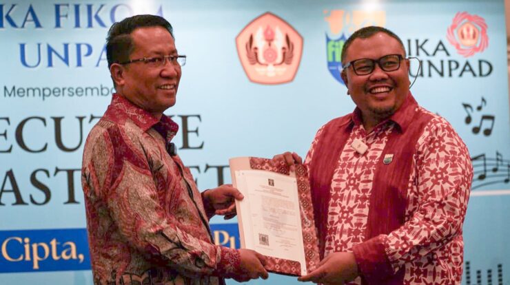 ika-fikom-unpad-resmi-berbadan-hukum-terima-sk-ahu-dari-menkum-langsung-3075601-8413939-jpeg
