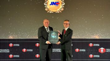 jne-kembali-raih-penghargaan-courier-of-the-year-di-indonesia-logistics-awards-2025-5878557-1473224-jpeg