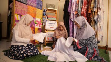 mengubah-daster-jadi-fashion-elegan-umkm-binaan-bri-findmeera-buktikan-perempuan-bisa-berdaya-dari-rumah-9369383-6246657-jpeg