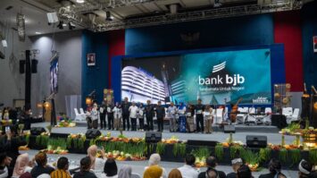 bank-bjb-dukung-puncak-peringatan-hkn-ke-61-hkg-pkk-ke-53-dan-pembinaan-kepegawaian-abdi-nagri-menyulam-hari-2-3296631-7638711-jpeg