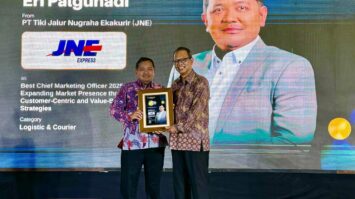 jne-raih-penghargaan-best-chief-marketing-officer-cmo-award-2025-7503579-6689809-jpeg
